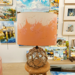 Lampe à poser/de chevet - Décor ciel orange et mouettes et pied boule en verre flotteur - éteint