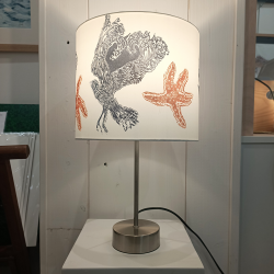 Lampe à poser - rond 25 étoile de mer + pied métal allumé